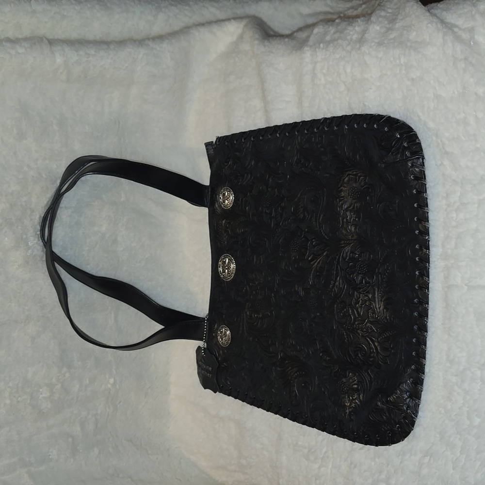 Minnetonka Tooled Black Leather Shoulder Bag.